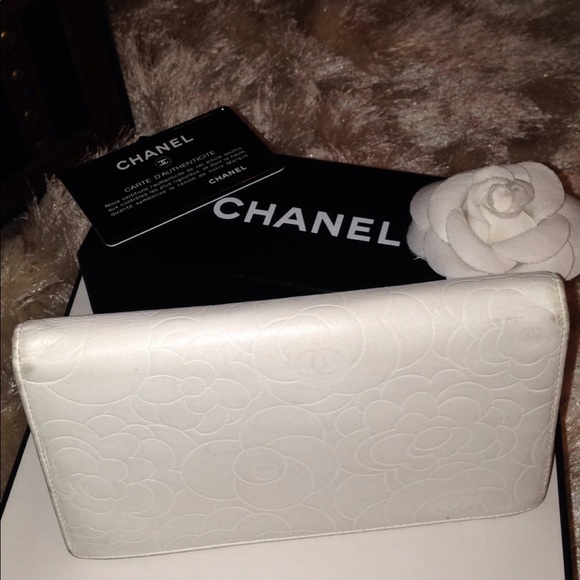 🚫SOLD🚫Chanel  Camellia Embossed Lambskin Wallet - Picture 7 of 8